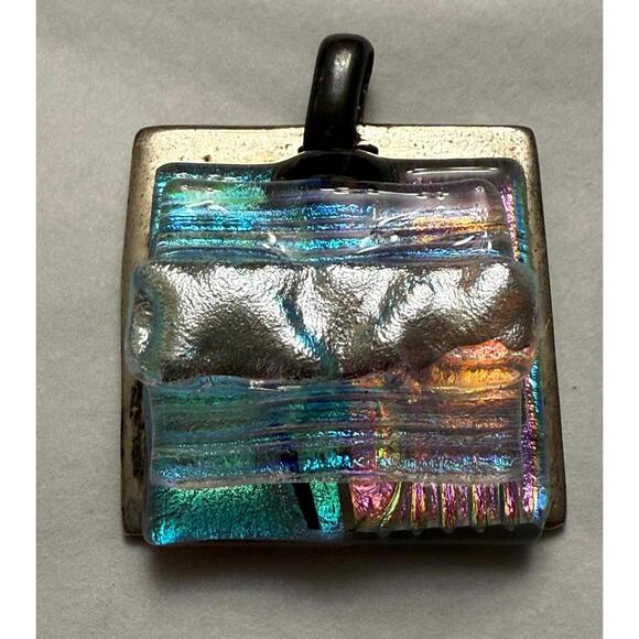 Jewelry - 🆕LISTING🆕 Glass Art Setting on Silver Pendu